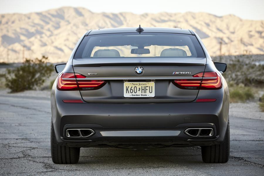  BMW M760i xDrive 2017 года  (NA) (фото 73 из 154)